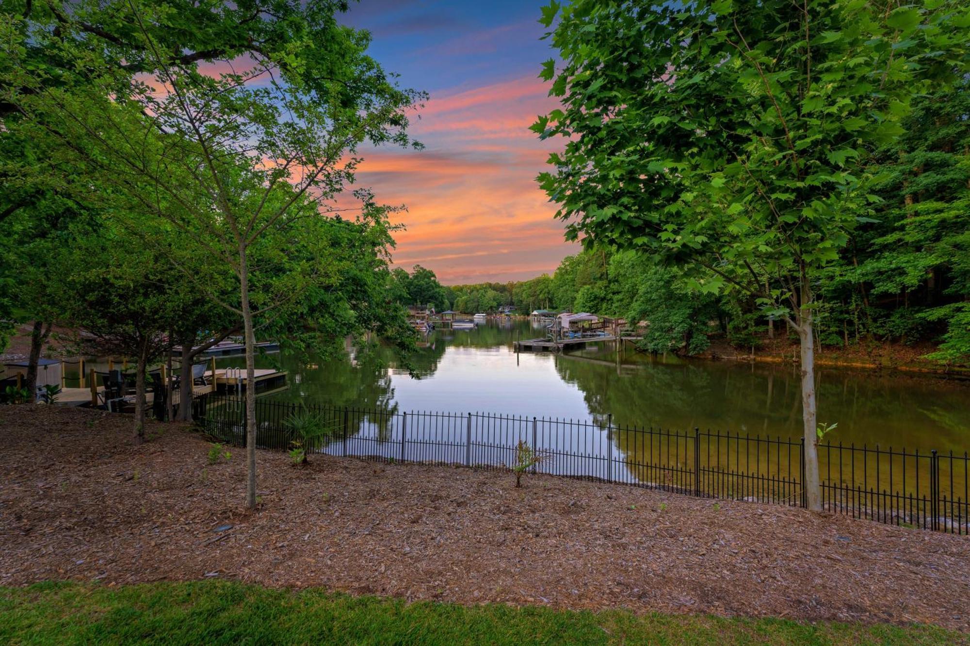 Take It To The Bank By Avantstay New Pool Hot Tub Sleeps 16 Denver Exterior photo